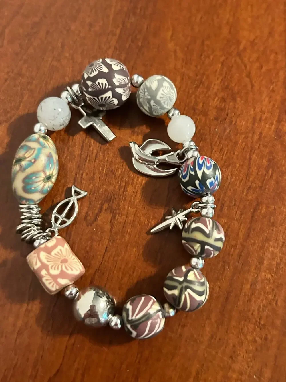 Vintage Christian Religious Stretch Bead Bracelet Cross Dove Fish Ichthys Charms